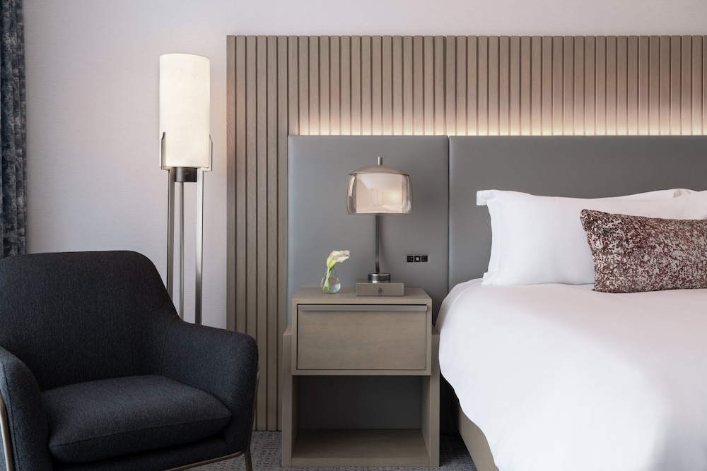 Luxury Single Room, 1 King Bed - Photo 4