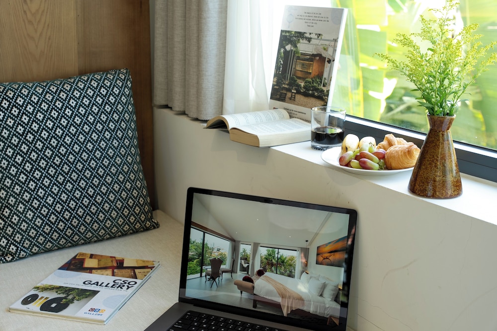 Deluxe Room, Pool View - Photo 4