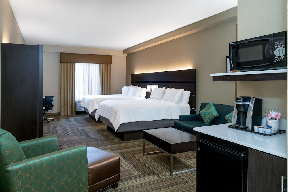 Suite, Multiple Beds - Photo 4
