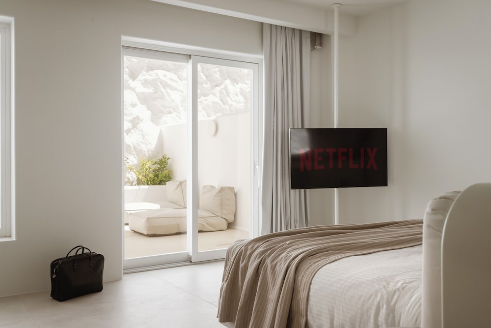 Junior Suite, 1 King Bed, Jetted Tub - Photo 2