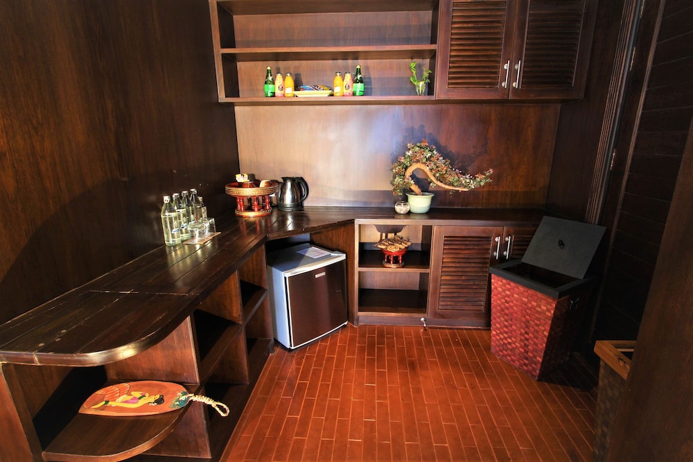 Lanna Jacuzzi Suite (Room Only) with balcony - Photo 8