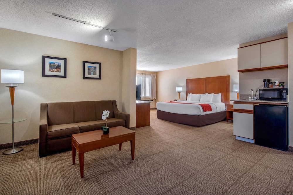 Family Suite, Multiple Beds, Non Smoking photo 2