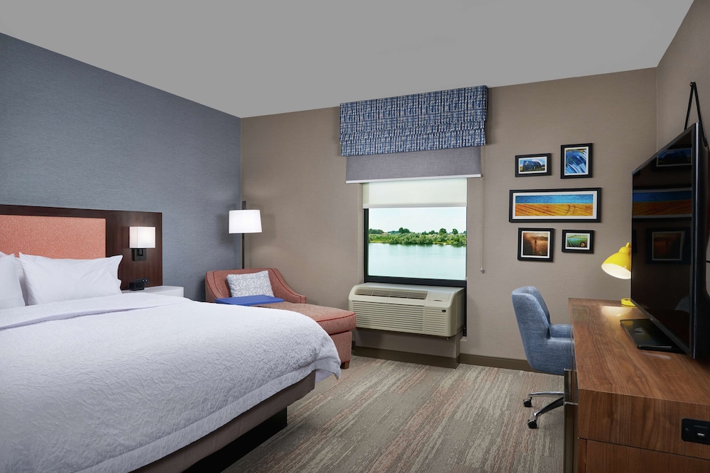 Room, 1 King Bed, Refrigerator, Bay View