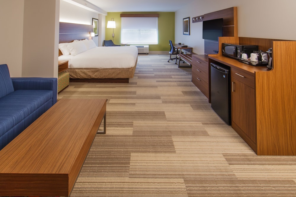 Suite, 2 Queen Beds, Accessible (Accessible Tub)