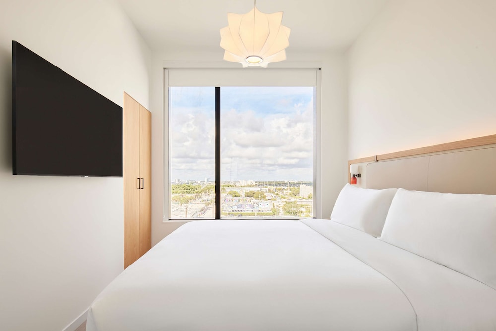 Suite (Arlo)