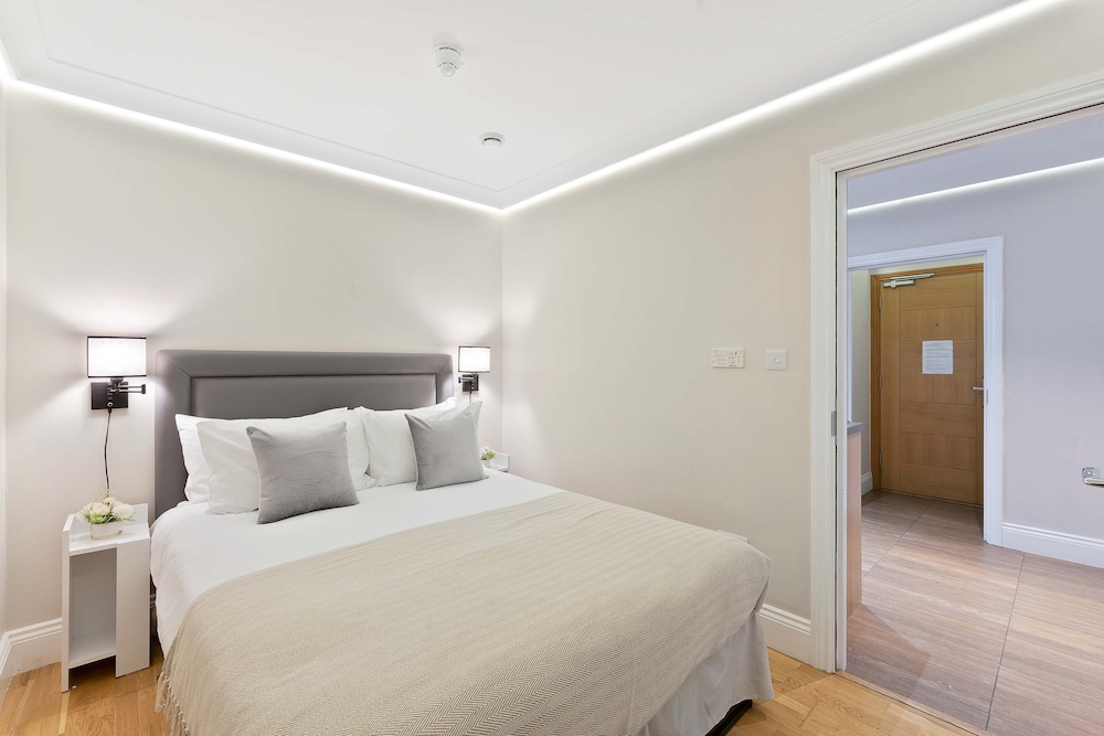 LG One Bedroom photo 1