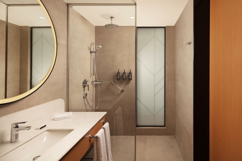 Premium Room, 2 Twin Beds, City View (Corner)