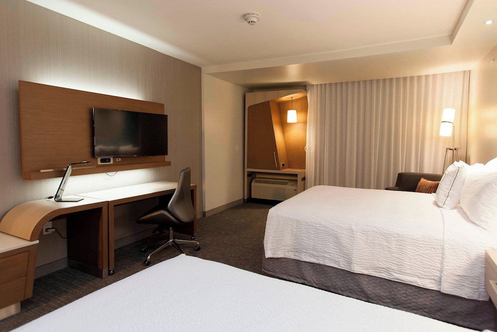 Standard Room, 2 Queen Beds (Mobility Accessible, Tub) photo 2