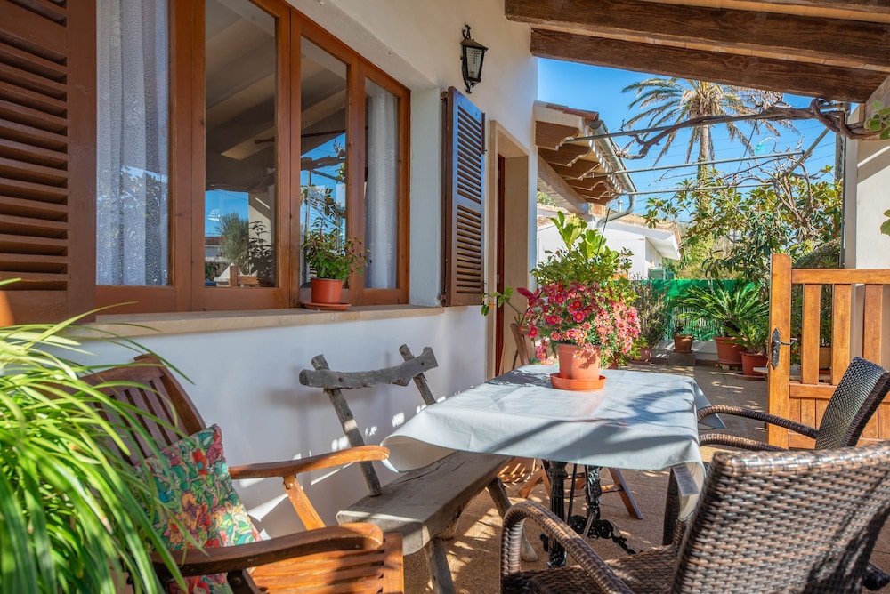 Villa photo 2