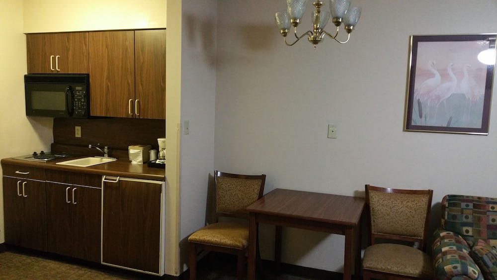 Premium Suite, 1 Queen Bed with Sofa bed photo 2