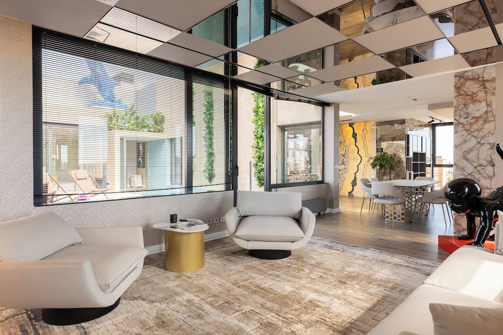 Panoramic Penthouse, Multiple Beds, Private Pool, City View photo 2