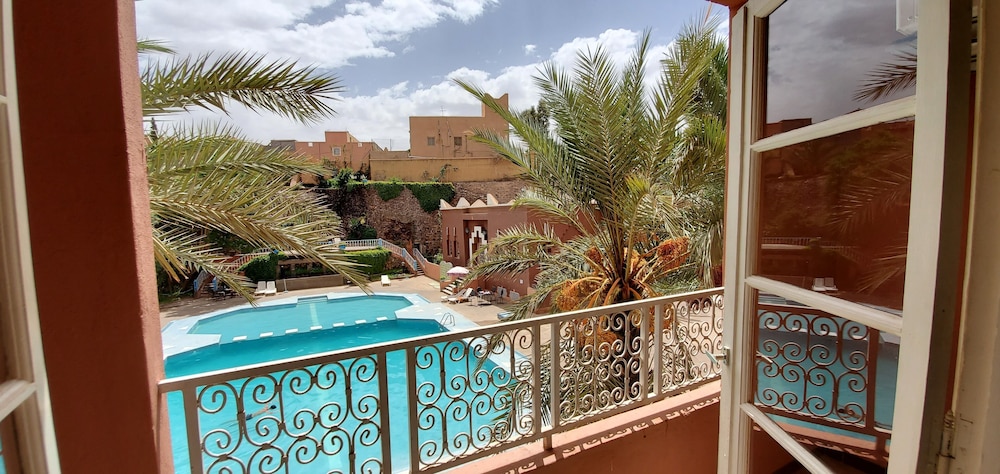 Twin Room, Pool View photo 2