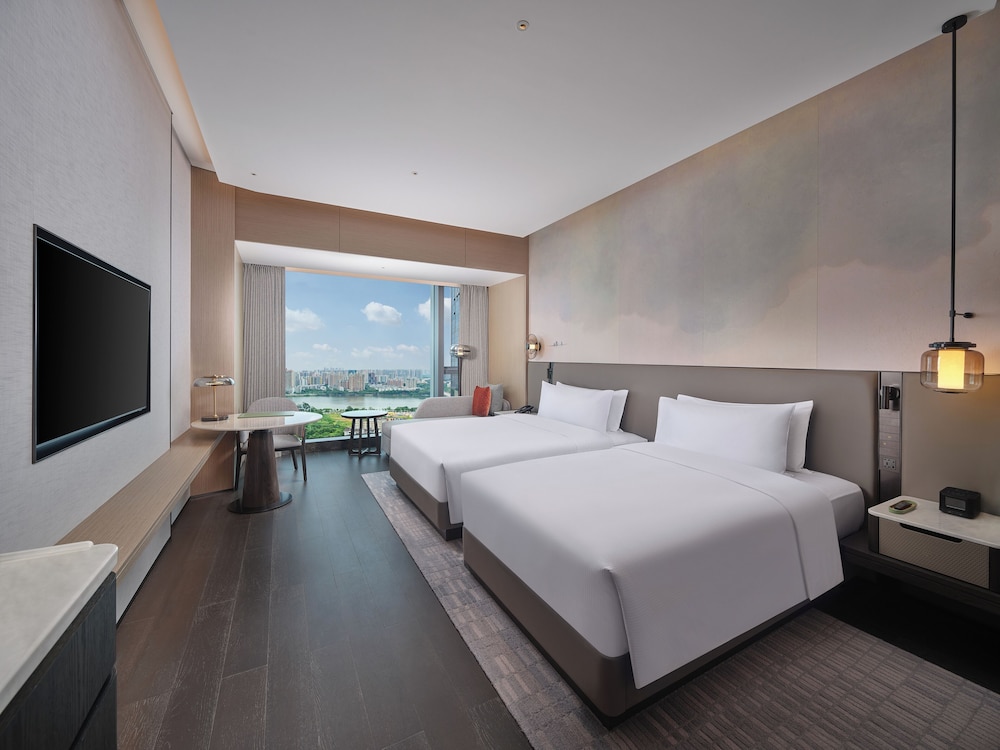 Deluxe Room, 2 Twin Beds, River View