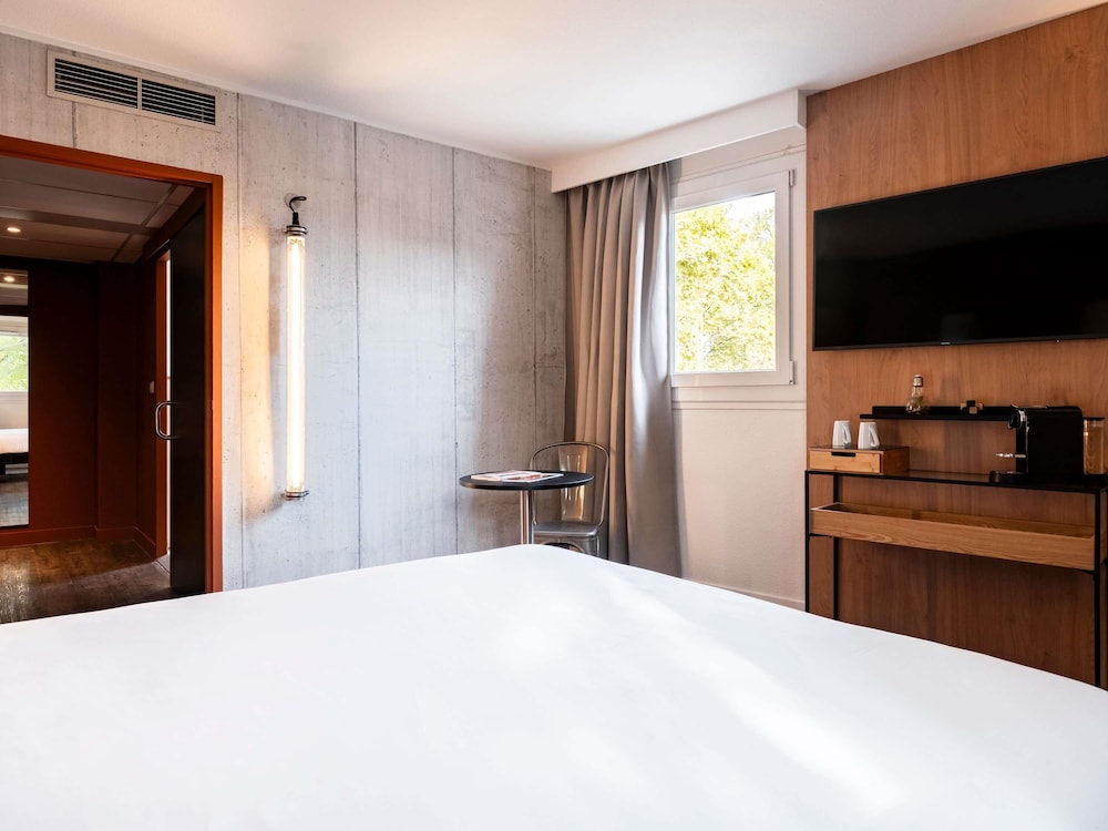 Superior Room, 1 Double Bed, Mobility Accessible - Photo 5