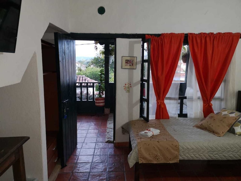 Family House ((8 rooms)) photo 3