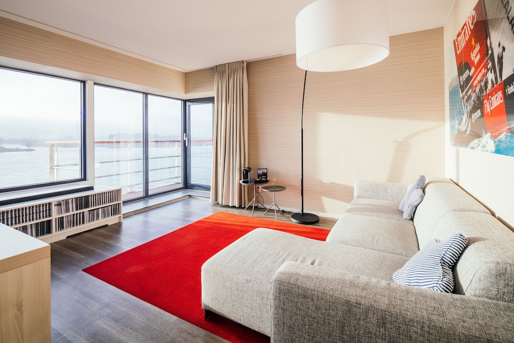 Suite, Balcony, River View (Captain)