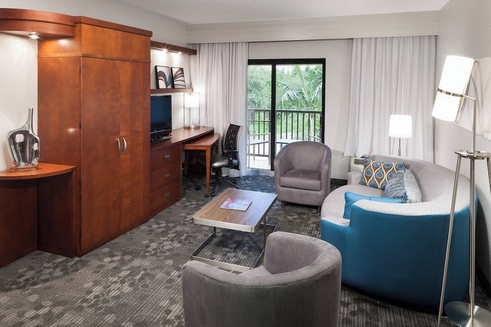 Suite, 1 Bedroom, Courtyard View (Hearing Accessible)