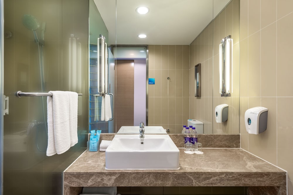 Suite, 2 Bedrooms, Kitchen (Dining) photo 3