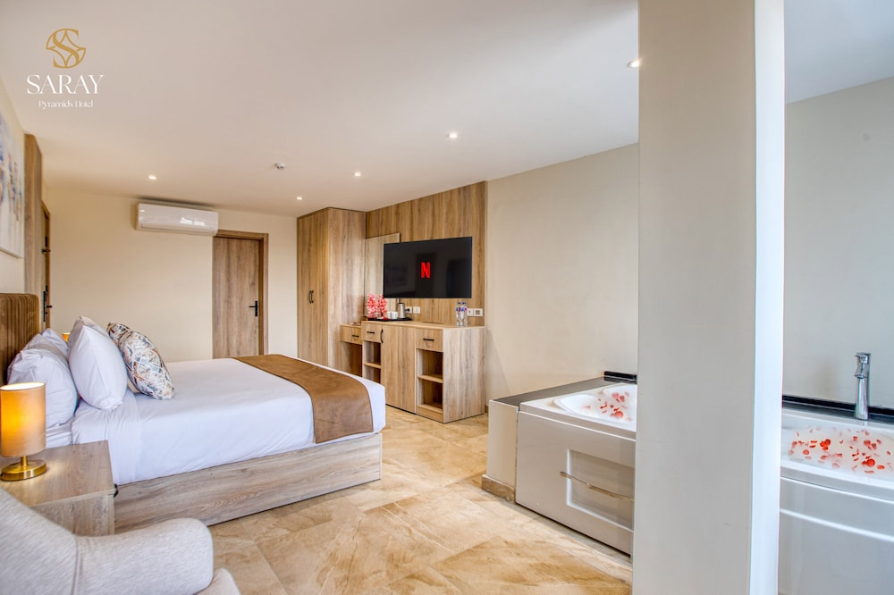 Luxury Suite with Jacuzzi & Pyramids View - Photo 6