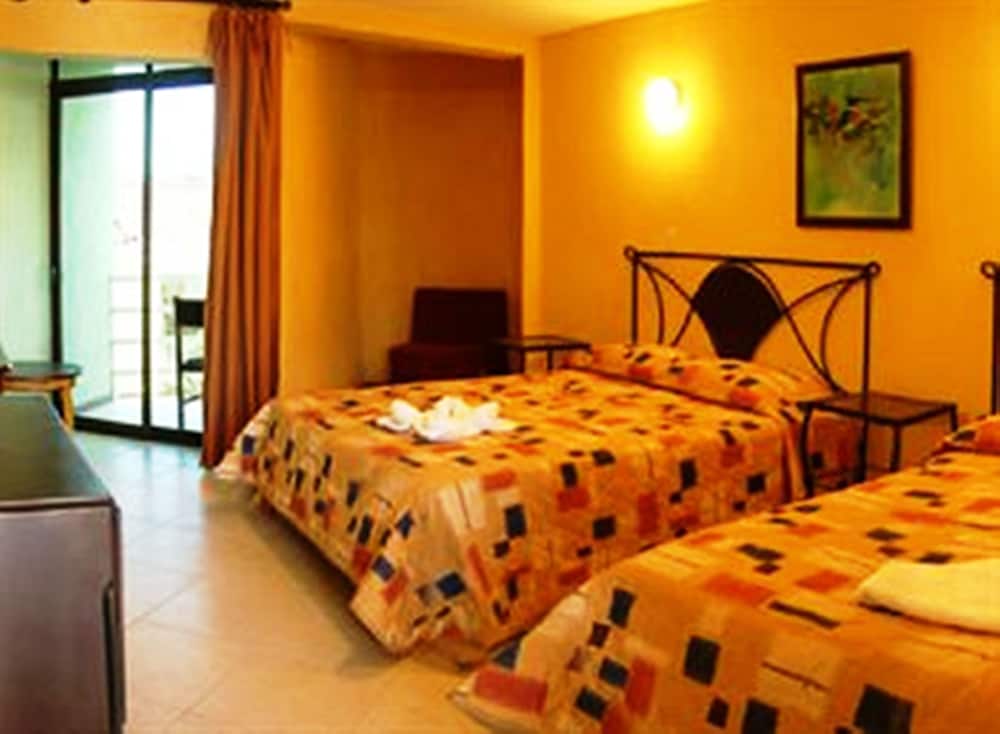 Superior Quadruple Room - Photo 15