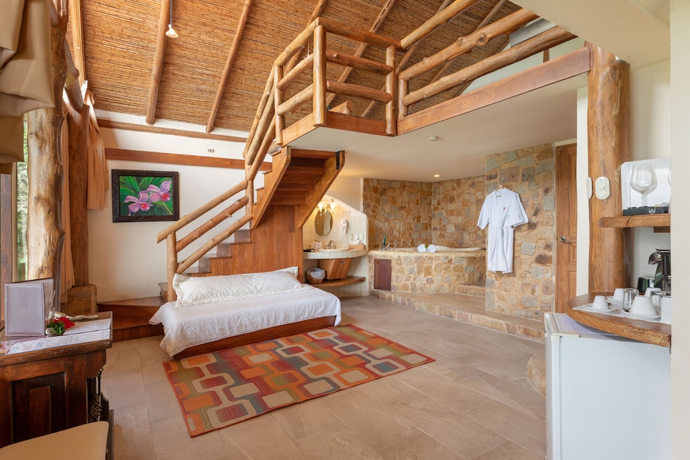 Honeymoon Suite with Ocean View - Photo 12