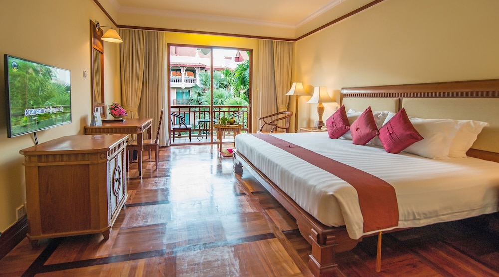 Deluxe Double Room Pool View - Photo 1