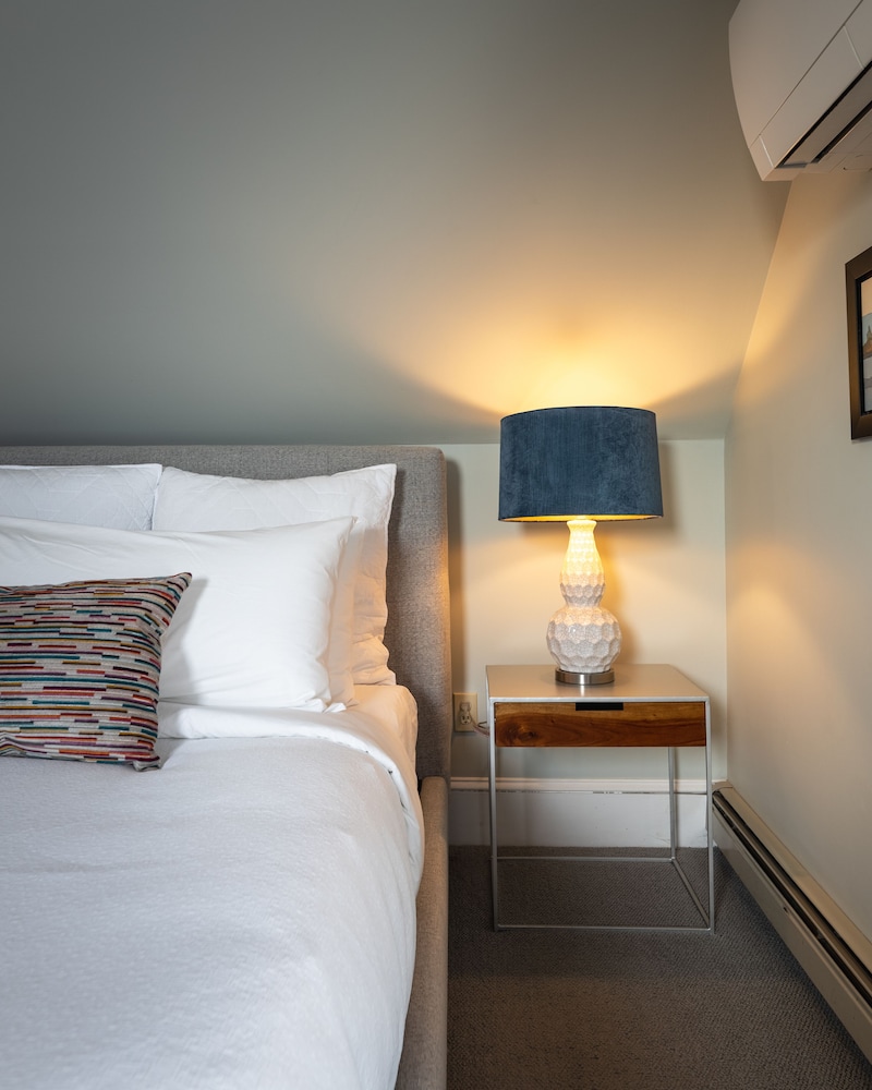 Deluxe Double Room, 1 King Bed, Non Smoking (5) photo 3