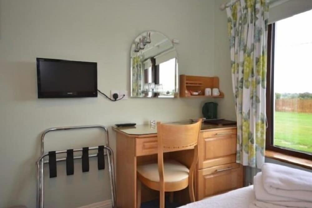 Twin Room, Ensuite photo 3