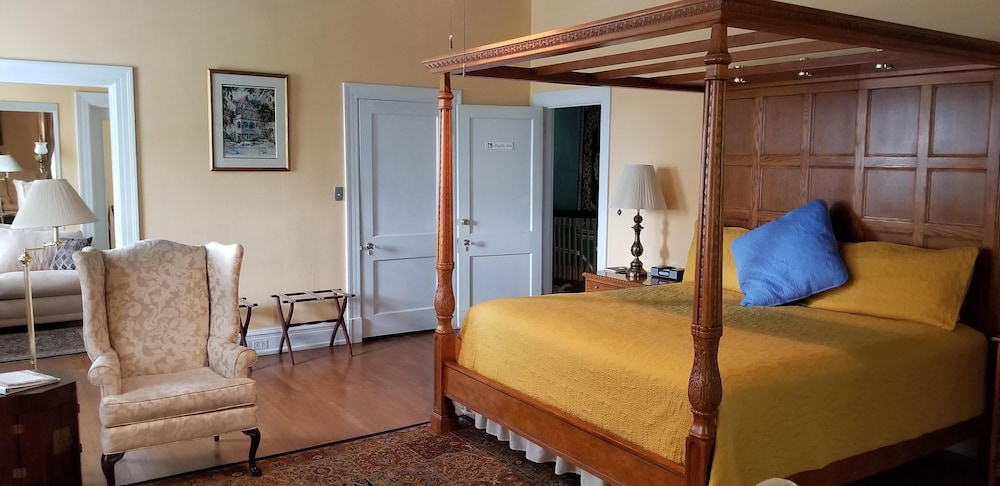 Signature Room, 1 King Bed with Sofa bed, Garden View photo 1