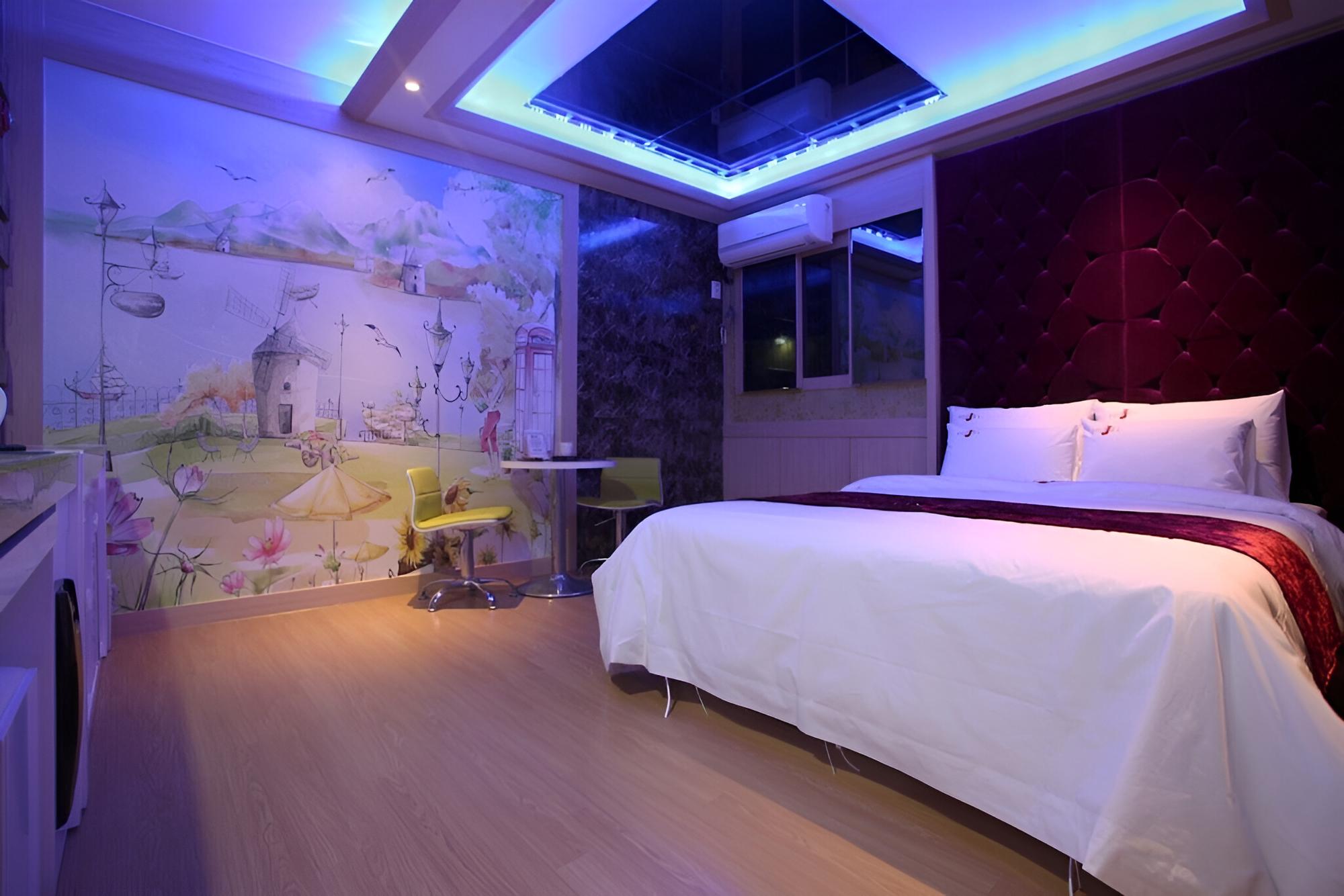 Room (Standard Room) - Photo 9
