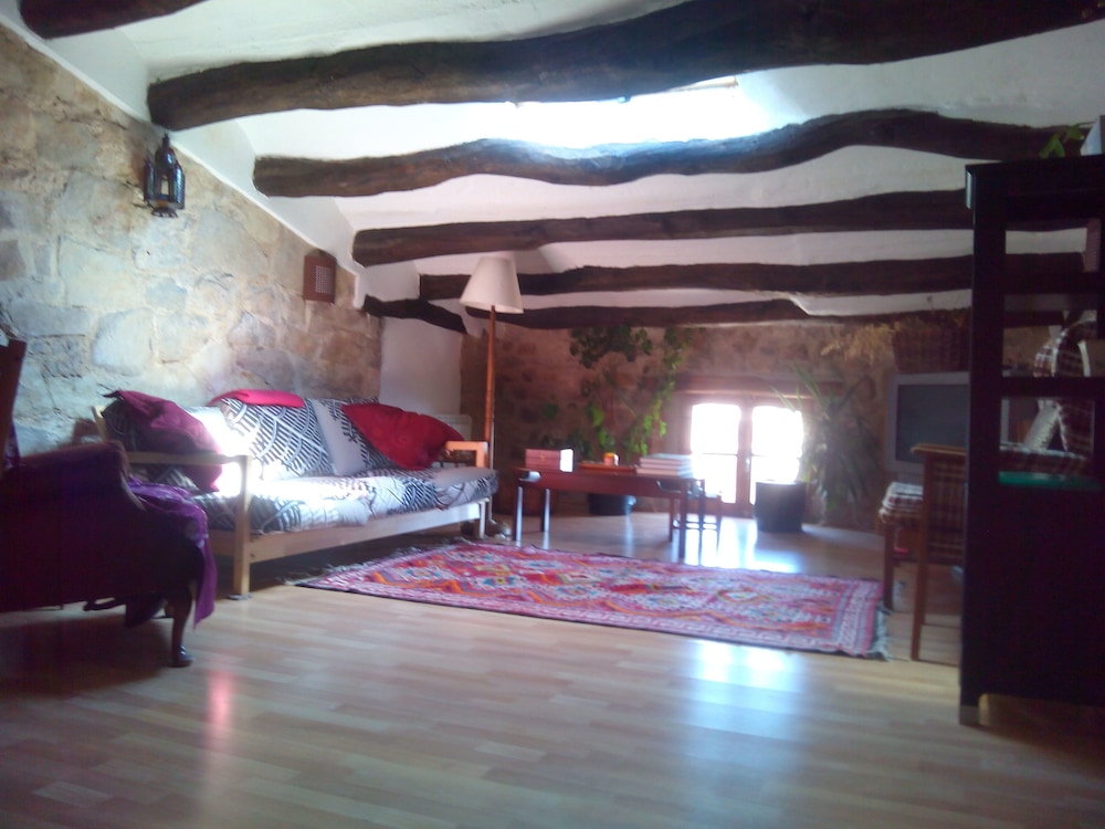 Traditional House, 3 Bedrooms photo 2