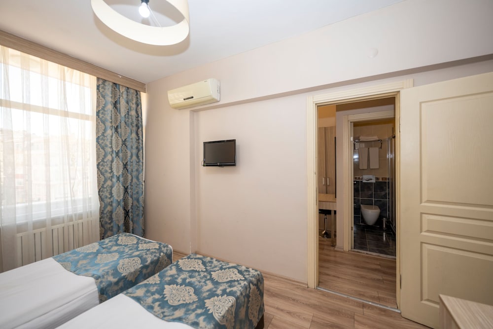 Family Quadruple Room photo 3