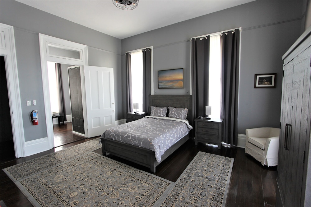 The Grey Suite - Photo 1