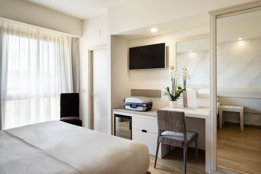 Standard Double Room Single Use photo 1