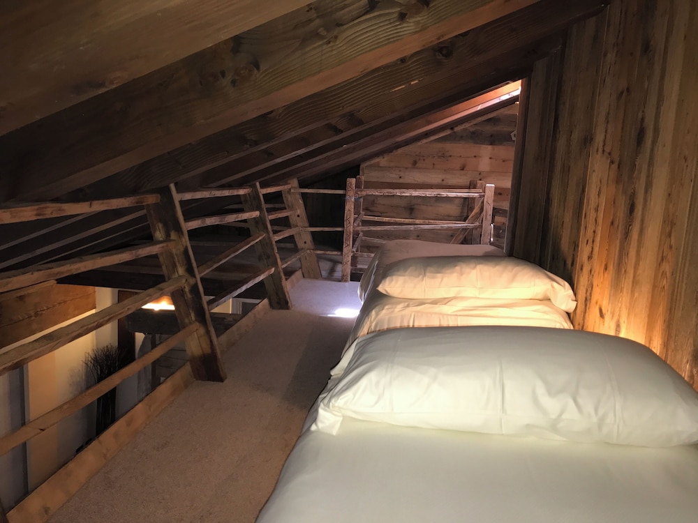 Superior Quadruple Room photo 2