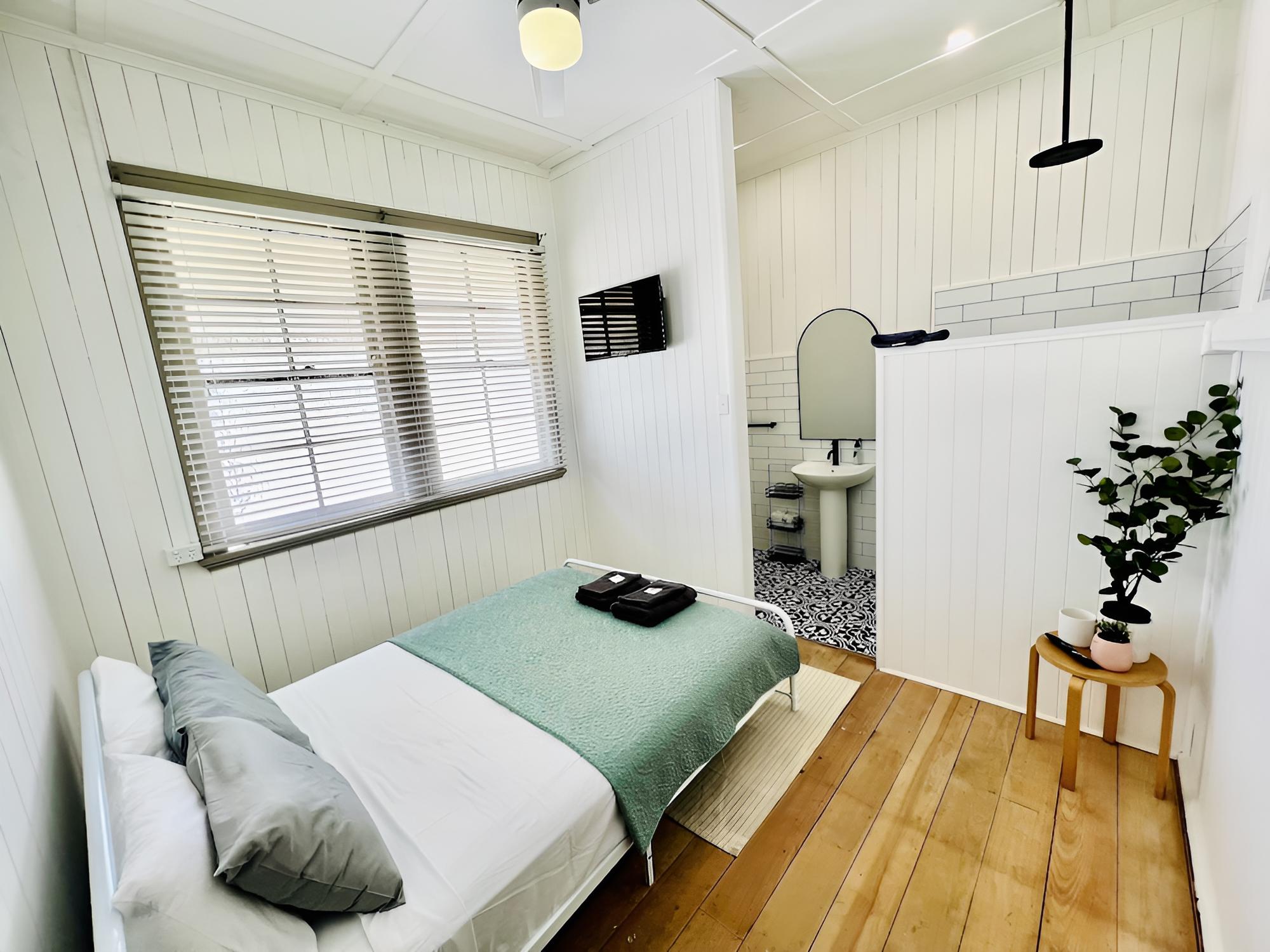 Business Room, 1 Queen Bed, Non Smoking, Ensuite photo 1