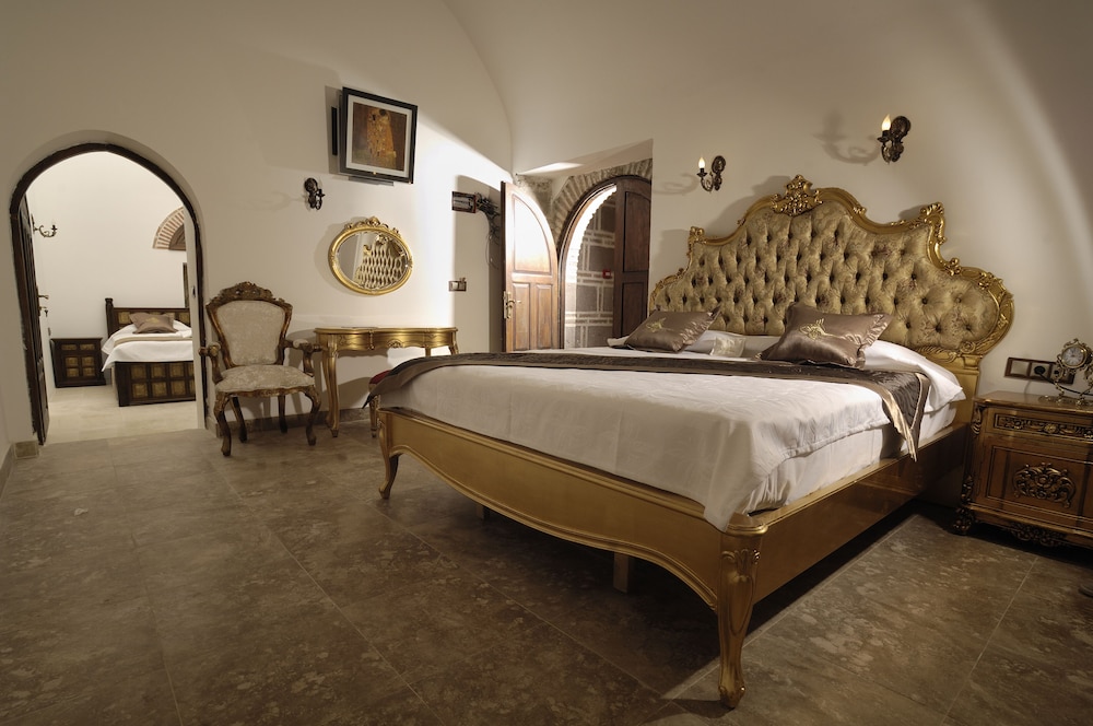 Queen Room photo 1
