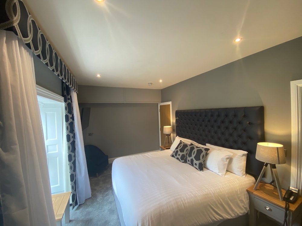 Superior King or Twin Room, 1 King Bed, Jetted Tub and Shower, Garden View photo 3