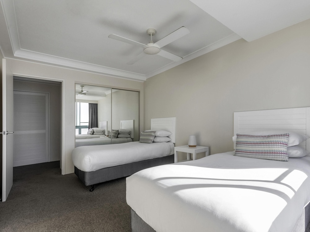 Room, 3 Bedrooms - Photo 6