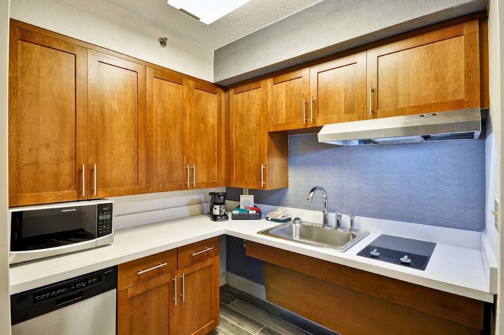Suite, 2 Double Beds, Accessible (Mobility & Hearing, Roll-in Shower) - Photo 2
