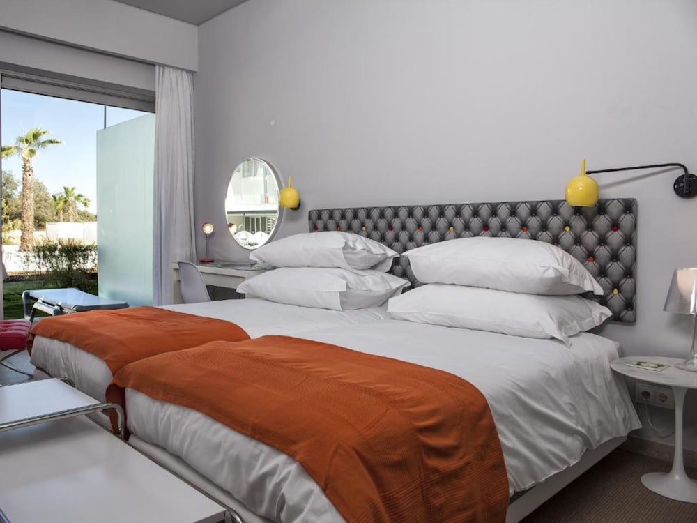 Deluxe Double or Twin Room, Pool View