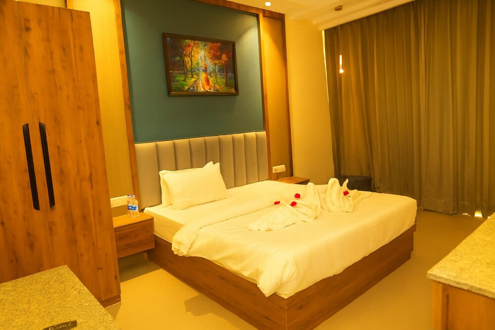 Luxury Double Room, Balcony, Garden View