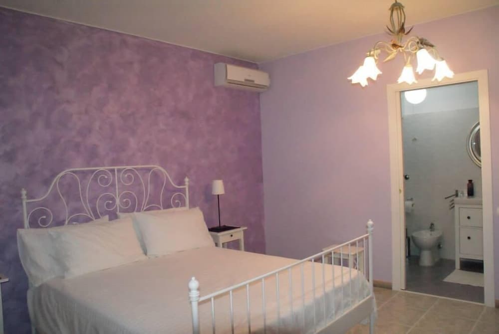 Family Room (Viola)