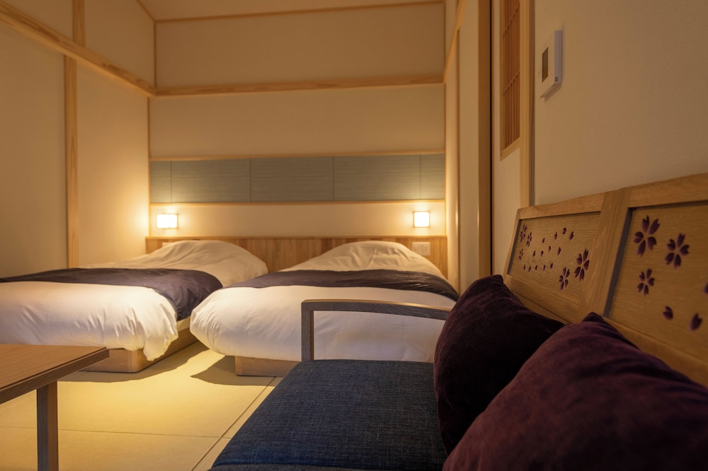 Luxury Twin Room, 2 Twin Beds, Private Bathroom, Ground Floor (Adult Only) photo 2