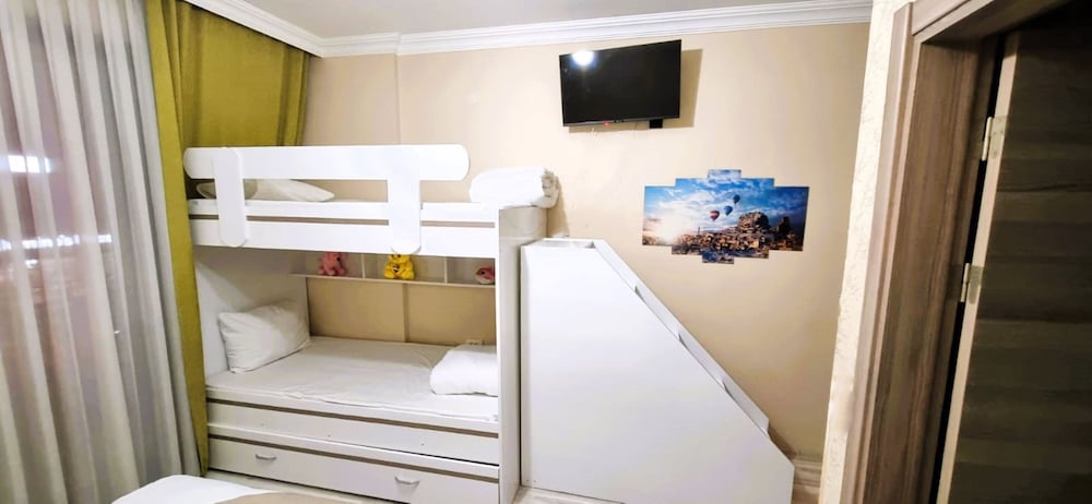 Family Quadruple Room photo 2
