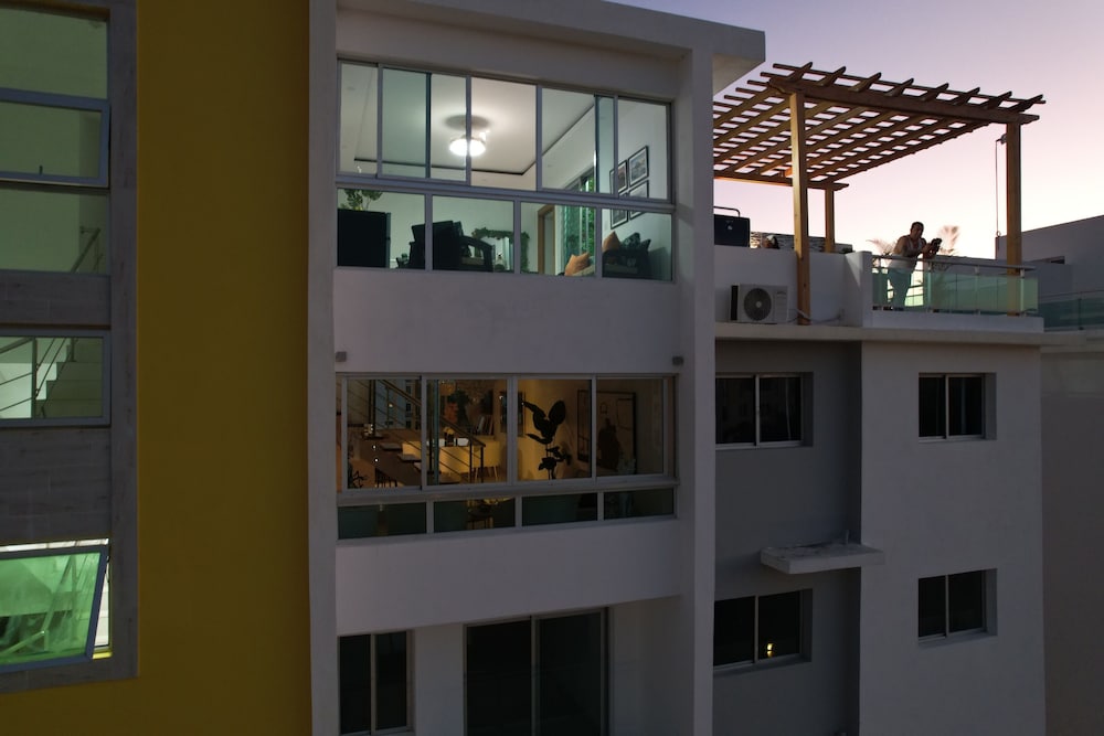 Deluxe Condo photo 3