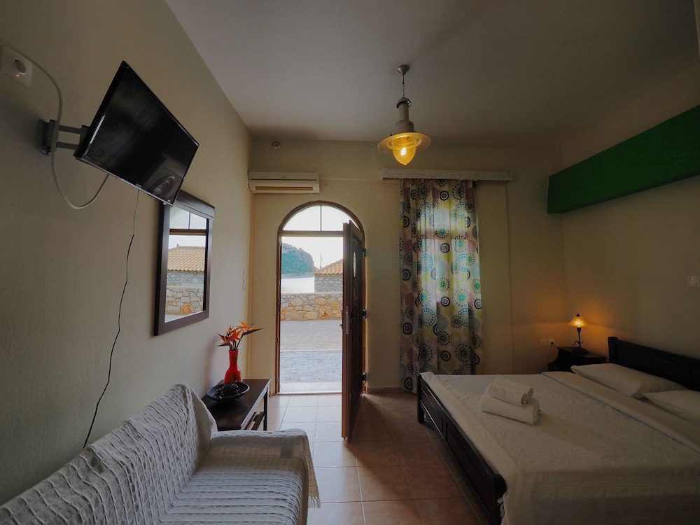 Studio, Sea View (Ground Floor) photo 3