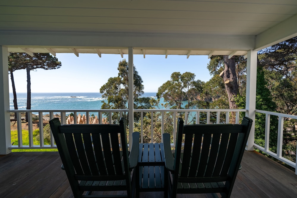 Traditional Room, 1 King Bed, Ocean View (Non-pet friendly) photo 3