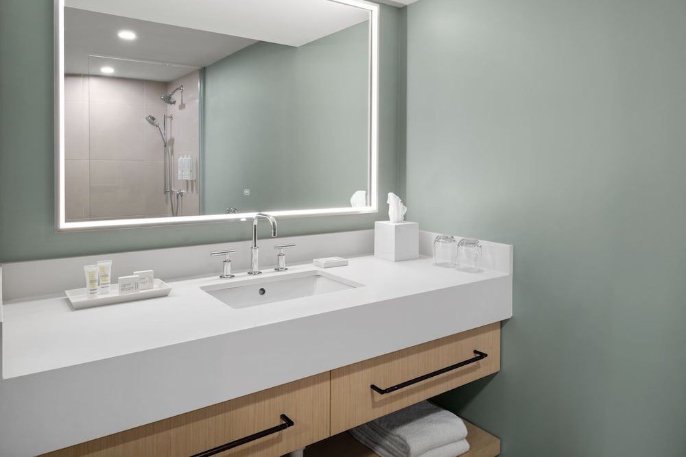 Grand Room, 1 King Bed With Sofa Bed, Oceanfront