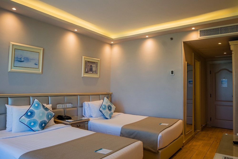 Deluxe Room - Photo 5